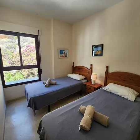 Апартаменти Burriana Front Line Нерха